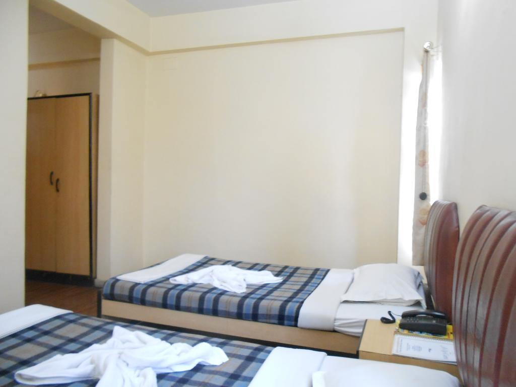Hotel Akash Deep Kolkata Exterior photo