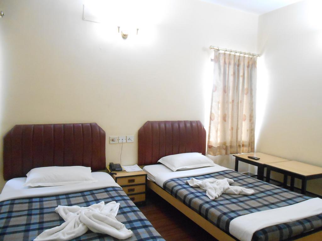 Hotel Akash Deep Kolkata Exterior photo